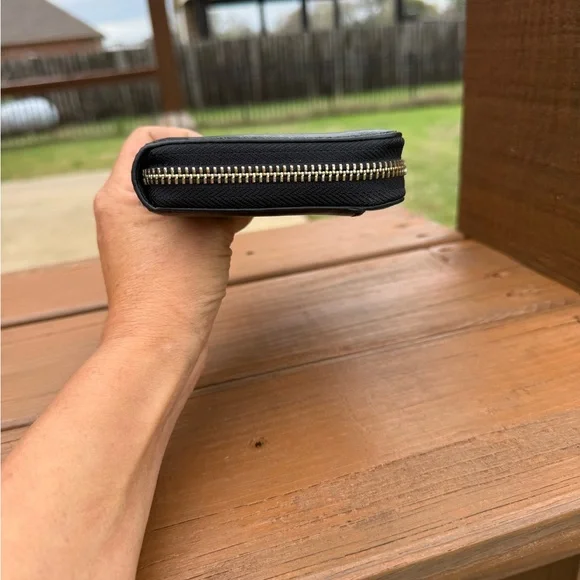 GUC Kate Spade Black Leather Textured Long Wallet - Picture 7 of 10